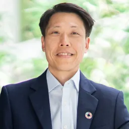 A picture of Dr Bruce Chong 